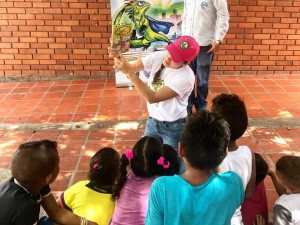Jefe de Prensa Bianca Bragagnini narrando la Superiguana - Fundación Hidrobiológica George Dahl
